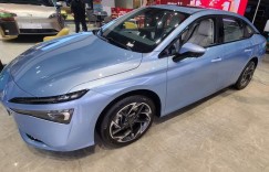 打车不如开车 城市小白领喜提阔气家轿