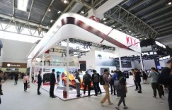 “智驾·安行·轻胜未来” 康得复材、康得新汽车整体解决方案北京车展盛大发布