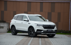 名车级别的全液晶仪表配置，众泰T500给您最极致的科技感