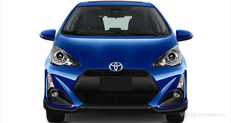 22017-toyota-prius-c