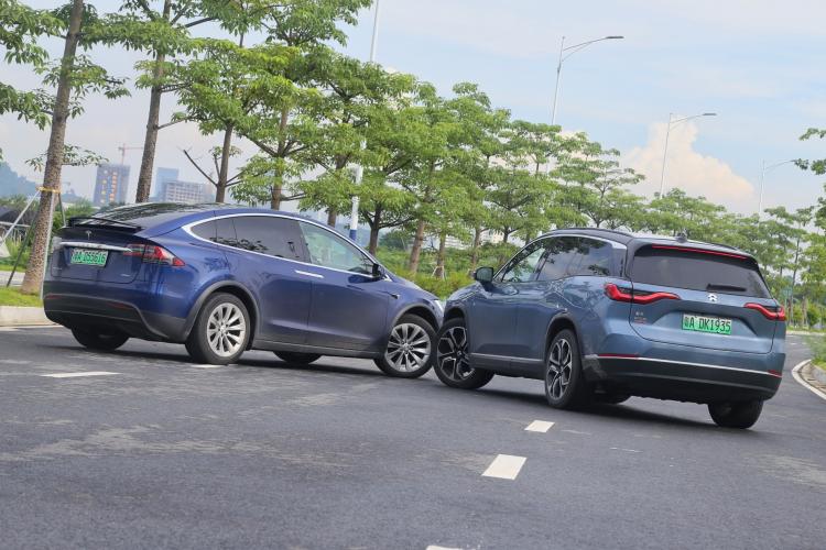 续航更长的全新ES8 VS 不差钱的任性之选Model X