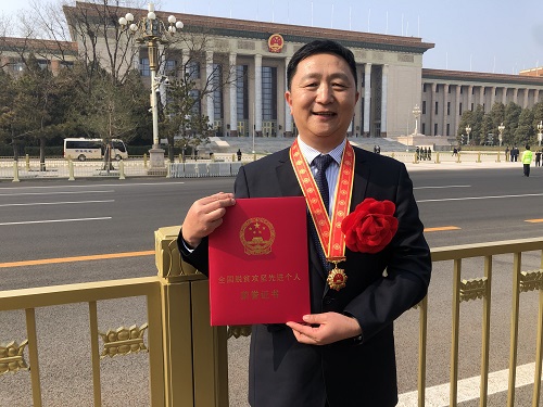 3.东风公司扶贫办副主任刘鹏获评“全国脱贫攻坚先进个人”.jpg