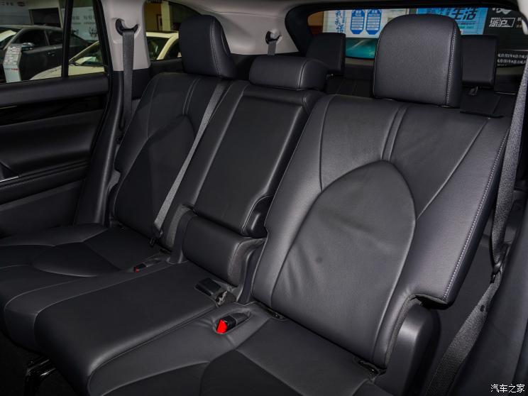 广汽丰田 汉兰达 2022款 双擎 2.5L 两驱尊贵版 7座