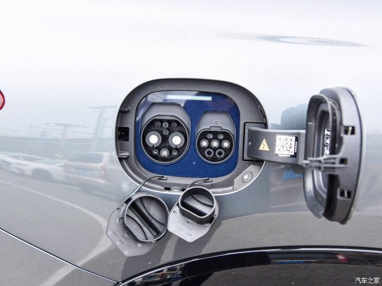 梅赛德斯-EQ 奔驰EQS SUV 2023款 450 4MATIC 豪华版 梅赛德斯-EQ 奔驰EQS SUV 2023款 450 4MATIC 豪华版