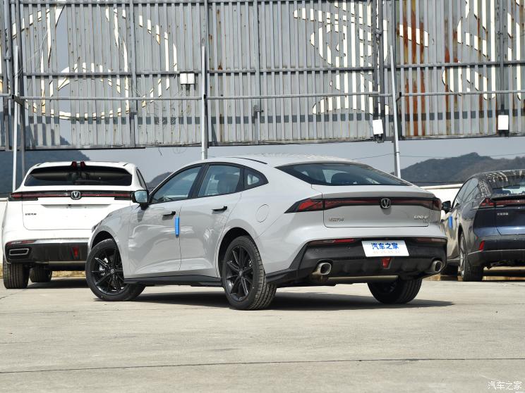 长安汽车 长安UNI-V 智电iDD 2023款 智电iDD 1.5T 113km智趣型 长安汽车 长安UNI-V 智电iDD 2023款 智电iDD 1.5T 113km智趣型