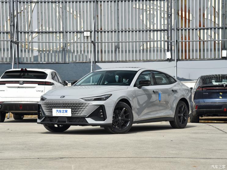 长安汽车 长安UNI-V 智电iDD 2023款 智电iDD 1.5T 113km智趣型 长安汽车 长安UNI-V 智电iDD 2023款 智电iDD 1.5T 113km智趣型