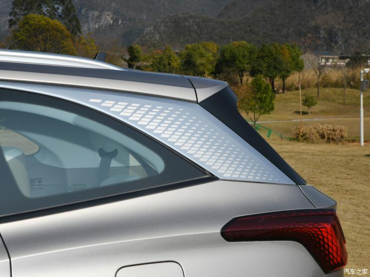 上汽集团 荣威RX9 2023款 2.0T 中配 基本型