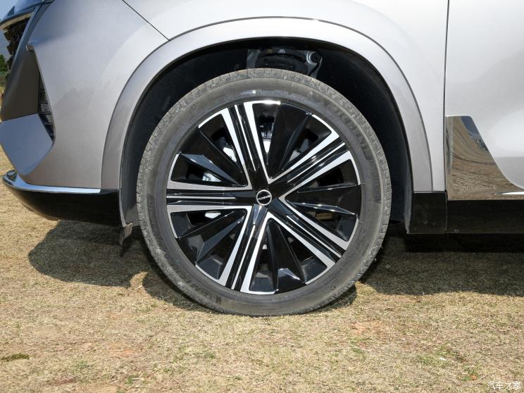 上汽集团 荣威RX9 2023款 2.0T 中配 基本型