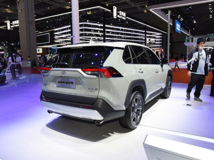 一汽丰田 RAV4荣放 2023款 2.0L CVT四驱尊贵版 一汽丰田 RAV4荣放 2023款 2.0L CVT四驱尊贵版