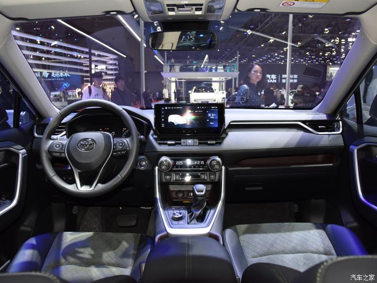 一汽丰田 RAV4荣放 2023款 2.0L CVT四驱尊贵版 一汽丰田 RAV4荣放 2023款 2.0L CVT四驱尊贵版