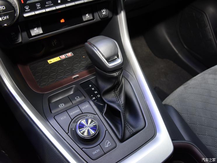 一汽丰田 RAV4荣放 2023款 2.0L CVT四驱尊贵版 一汽丰田 RAV4荣放 2023款 2.0L CVT四驱尊贵版