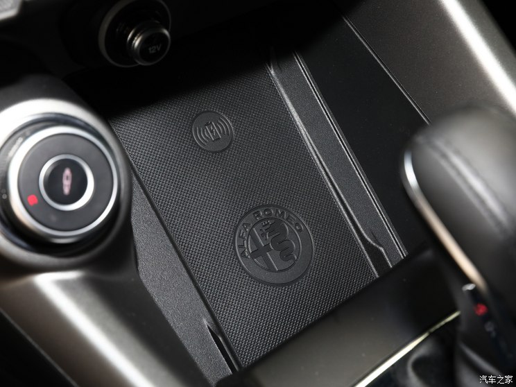 阿尔法・罗密欧 Tonale托纳利 2023款 基本型 阿尔法・罗密欧 Tonale托纳利 2023款 基本型