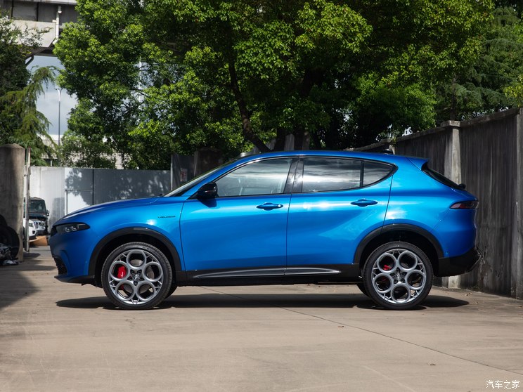 阿尔法・罗密欧 Tonale托纳利 2023款 基本型 阿尔法・罗密欧 Tonale托纳利 2023款 基本型