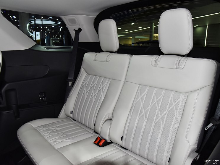 长安福特 探险者 2023款 EcoBoost 285 四驱赤金版 6座 长安福特 探险者 2023款 EcoBoost 285 四驱赤金版 6座