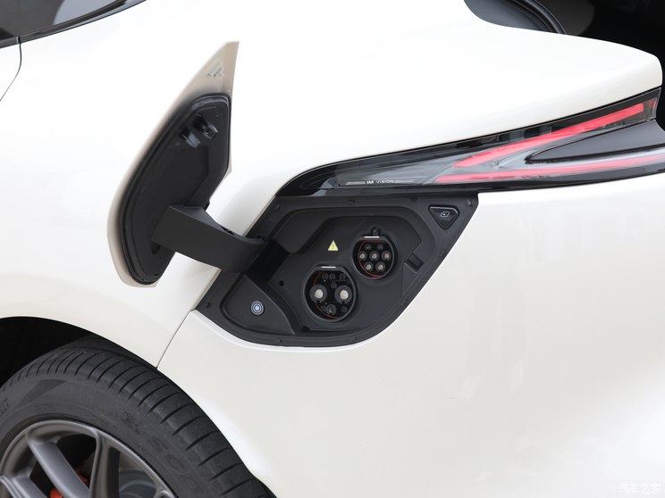 智己汽车 智己LS6 2023款 低配 智己汽车 智己LS6 2023款 低配