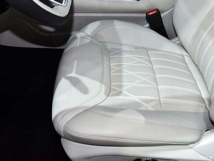 长安福特 探险者 2023款 EcoBoost 285 四驱赤金版 6座 长安福特 探险者 2023款 EcoBoost 285 四驱赤金版 6座