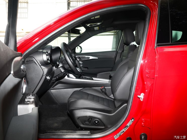 阿尔法・罗密欧 Tonale托纳利 2023款 基本型 阿尔法・罗密欧 Tonale托纳利 2023款 基本型