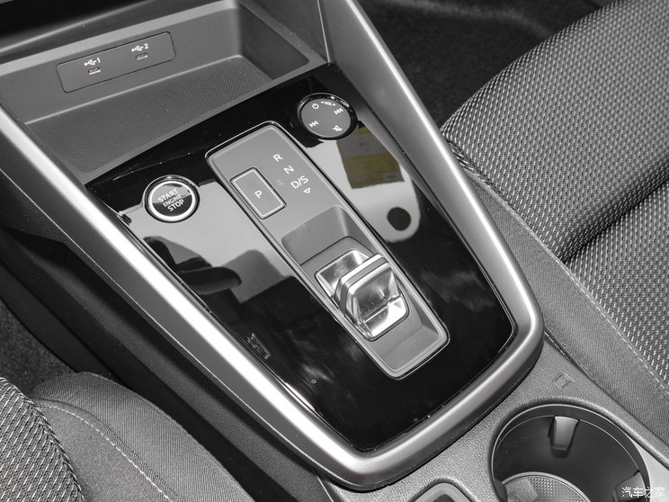 一汽奥迪 奥迪A3 2024款 Sportback 35 TFSI 进取运动型 一汽奥迪 奥迪A3 2024款 Sportback 35 TFSI 进取运动型