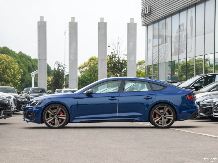 Audi Sport 奥迪RS 5 2023款 RS 5 2.9T Sportback 暗金版 Audi Sport 奥迪RS 5 2023款 RS 5 2.9T Sportback 暗金版