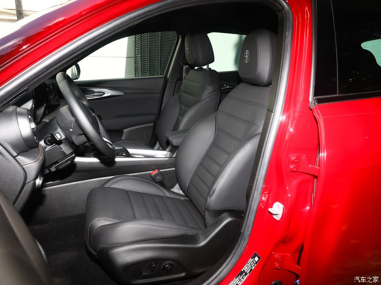 阿尔法・罗密欧 Tonale托纳利 2023款 基本型 阿尔法・罗密欧 Tonale托纳利 2023款 基本型