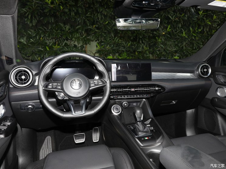 阿尔法・罗密欧 Tonale托纳利 2023款 基本型 阿尔法・罗密欧 Tonale托纳利 2023款 基本型