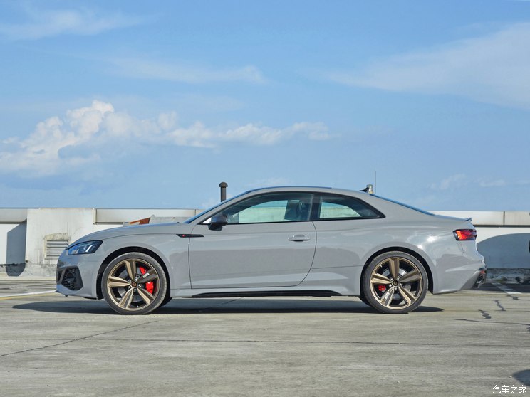 Audi Sport 奥迪RS 5 2023款 RS 5 2.9T Coupe 暗金版 Audi Sport 奥迪RS 5 2023款 RS 5 2.9T Coupe 暗金版