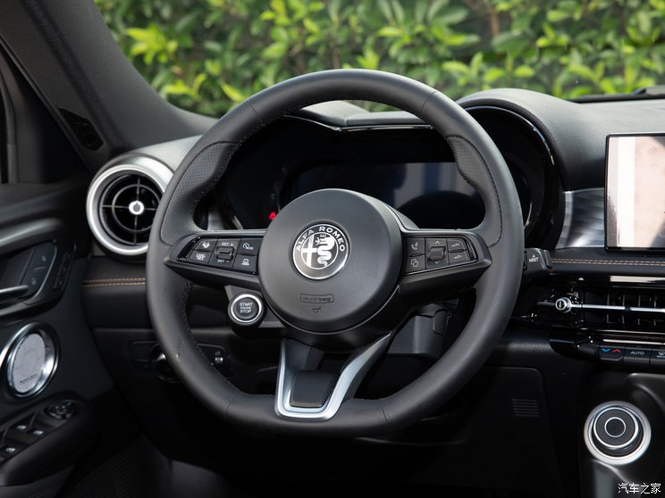 阿尔法・罗密欧 Tonale托纳利 2023款 基本型 阿尔法・罗密欧 Tonale托纳利 2023款 基本型