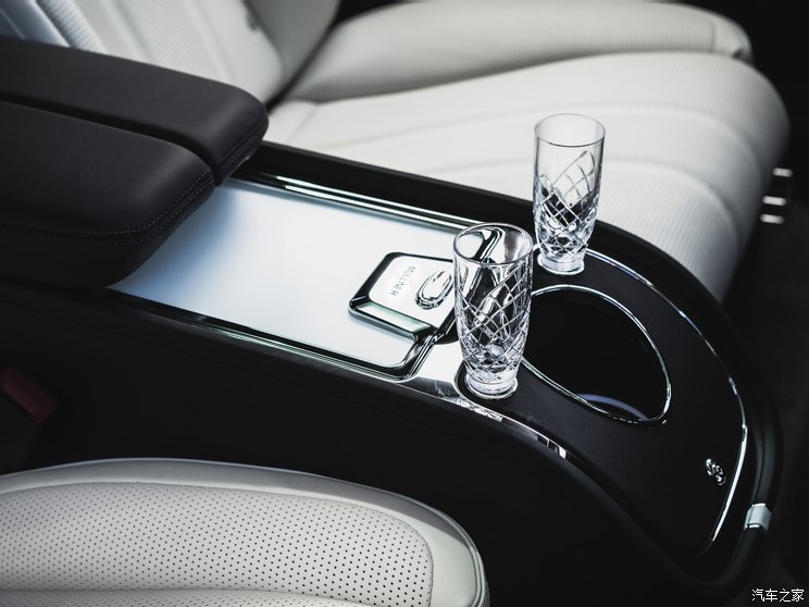 宾利 添越 2024款 4.0T V8 长轴距MULLINER版 宾利 添越 2024款 4.0T V8 长轴距MULLINER版