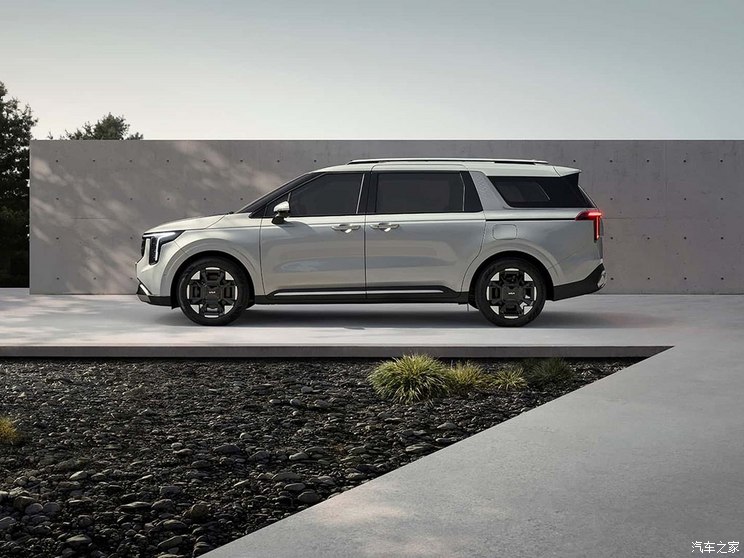 起亚(进口) 嘉华(进口) 2025款 基本型 起亚(进口) 嘉华(进口) 2025款 基本型