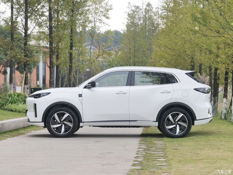 长安启源 长安启源Q05 2023款 插电式混合动力基本型 长安启源 长安启源Q05 2023款 插电式混合动力基本型