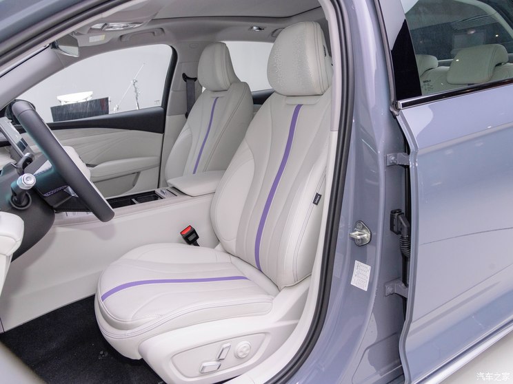 吉利汽车 星瑞L 2024款 智擎 1.5T 油电混动版 吉利汽车 星瑞L 2024款 智擎 1.5T 油电混动版