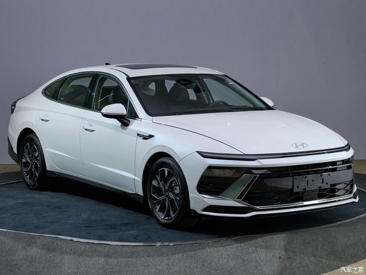 北京现代 索纳塔 2024款 1.5T 低配版 北京现代 索纳塔 2024款 1.5T 低配版