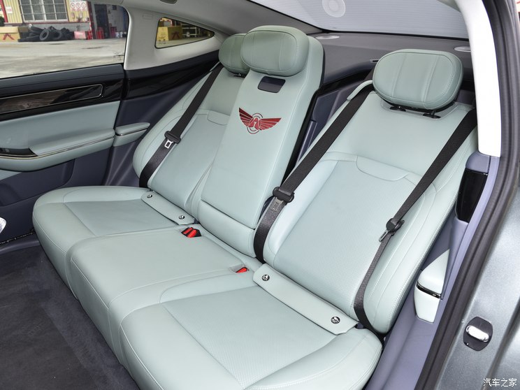 远航汽车 远航Y6 2023款 620km 四驱尊享版 远航汽车 远航Y6 2023款 620km 四驱尊享版