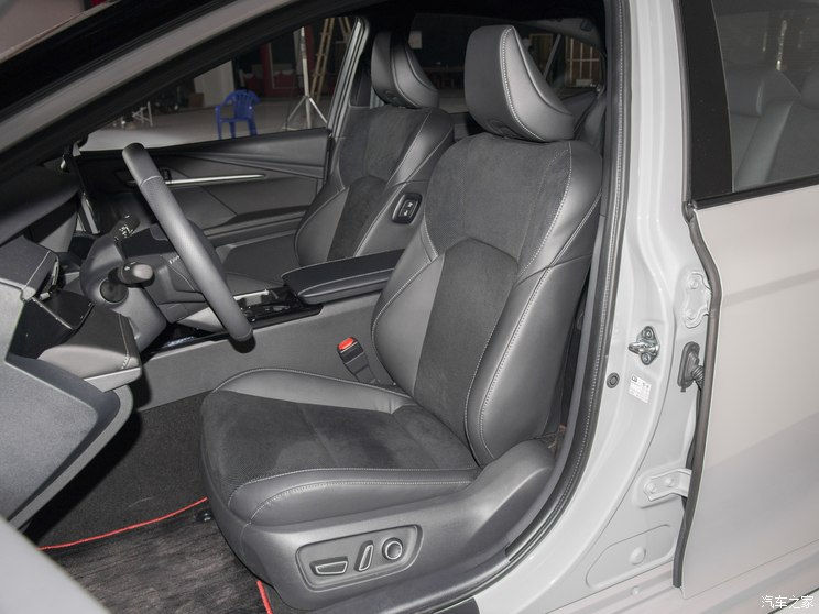 广汽丰田 凯美瑞 2024款 2.0S 混动高配 广汽丰田 凯美瑞 2024款 2.0S 混动高配