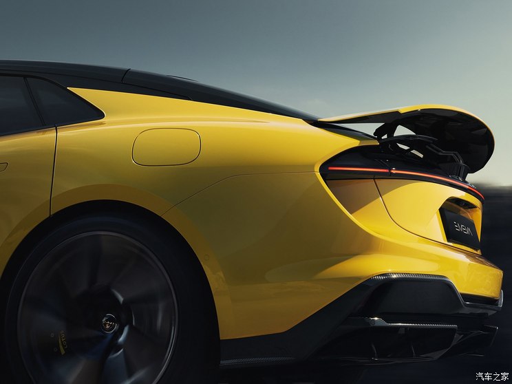 路特斯 路特斯EMEYA 2023款 R+ 路特斯 路特斯EMEYA 2023款 R+