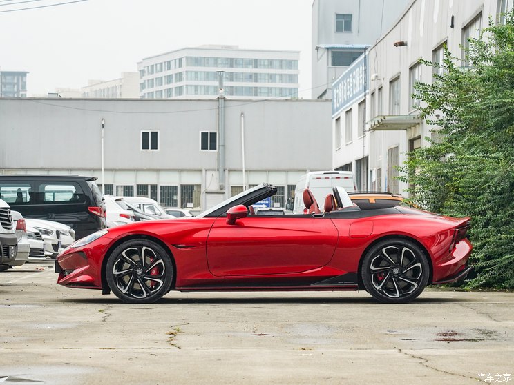 上汽集团 MG Cyberster 2023款 580km 超然致远版 上汽集团 MG Cyberster 2023款 580km 超然致远版