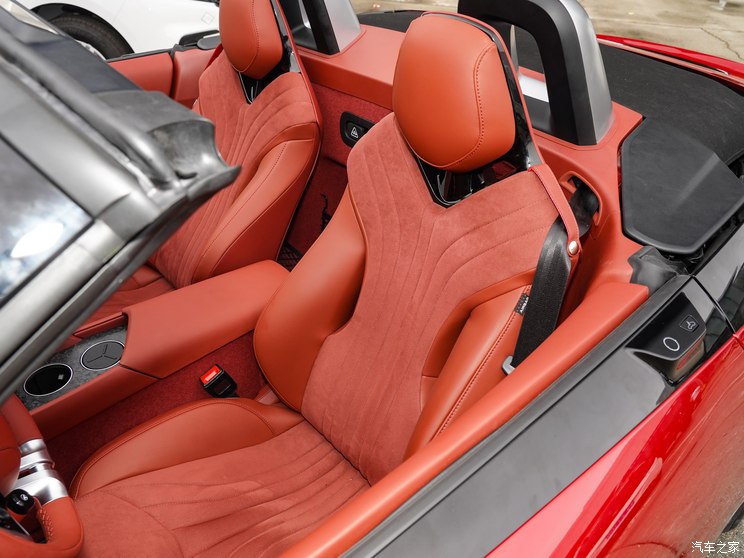 上汽集团 MG Cyberster 2023款 580km 超然致远版 上汽集团 MG Cyberster 2023款 580km 超然致远版