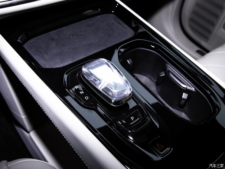 沃尔沃亚太 沃尔沃EM90 2025款 Ultra 六座 沃尔沃亚太 沃尔沃EM90 2025款 Ultra 六座