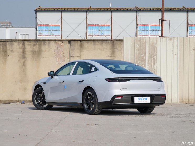 吉利汽车 银河E8 2024款 550km PRO 吉利汽车 银河E8 2024款 550km PRO