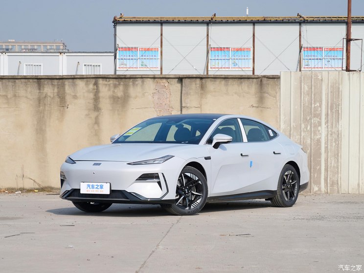 吉利汽车 银河E8 2024款 550km PRO 吉利汽车 银河E8 2024款 550km PRO