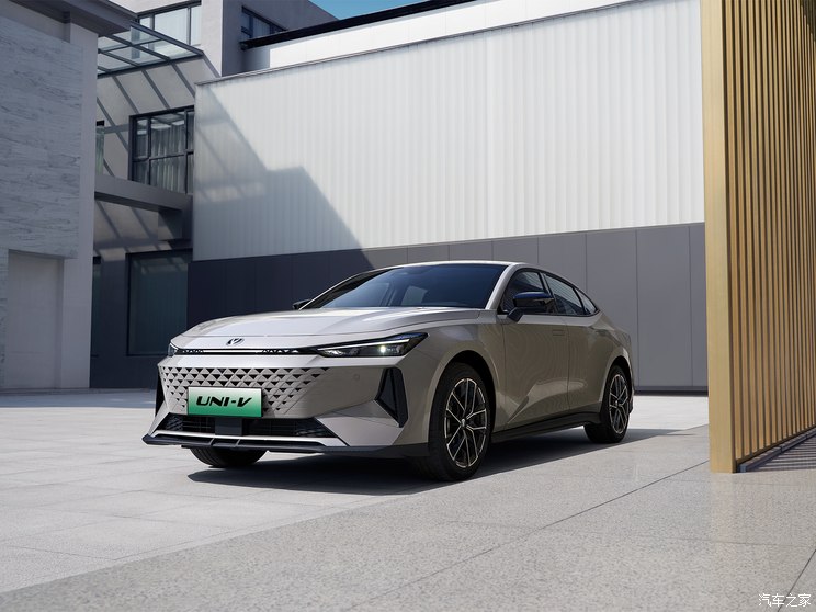 长安汽车 长安UNI-V 2024款 高配版 长安汽车 长安UNI-V 2024款 高配版