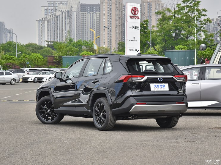 一汽丰田 RAV4荣放 2023款 双擎 2.5L E-CVT四驱旗舰版