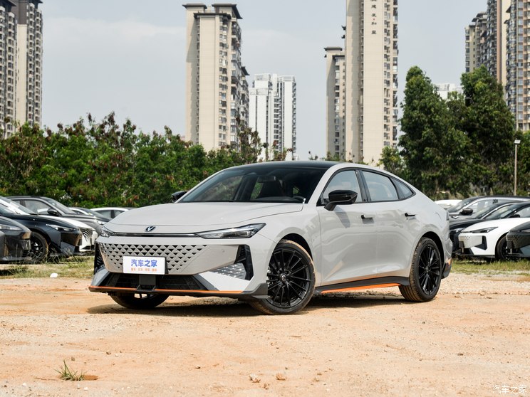 长安汽车 长安UNI-V 2024款 1.5T 尊贵运动型 长安汽车 长安UNI-V 2024款 1.5T 尊贵运动型