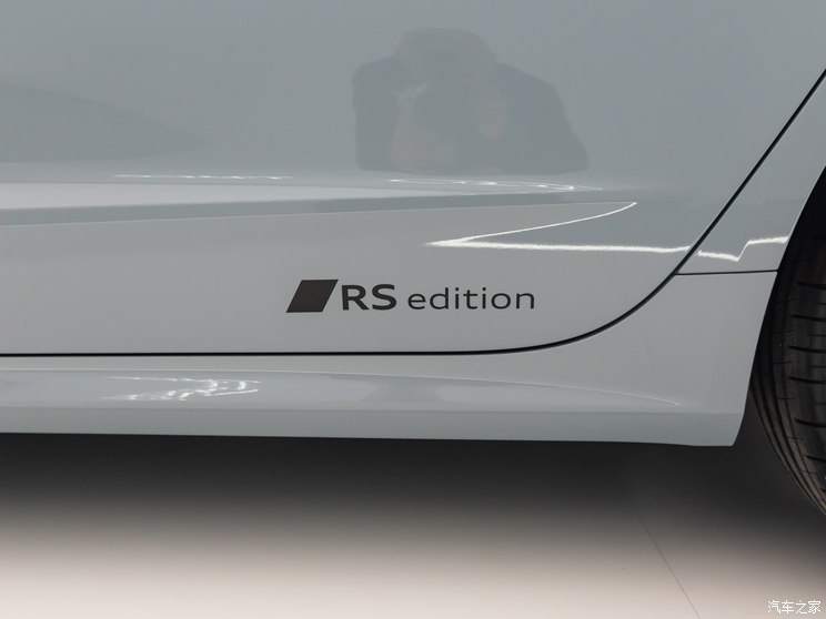 上汽奥迪 奥迪A7L 2024款 55 TFSI quattro RS 套件竞速版 上汽奥迪 奥迪A7L 2024款 55 TFSI quattro RS 套件竞速版
