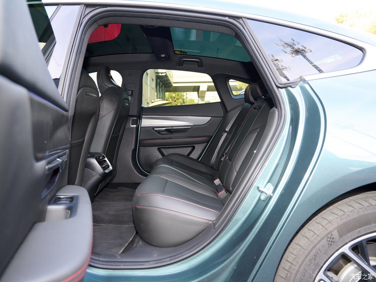 小鹏汽车 小鹏P7 2024款 P7i 550 Max 小鹏汽车 小鹏P7 2024款 P7i 550 Max