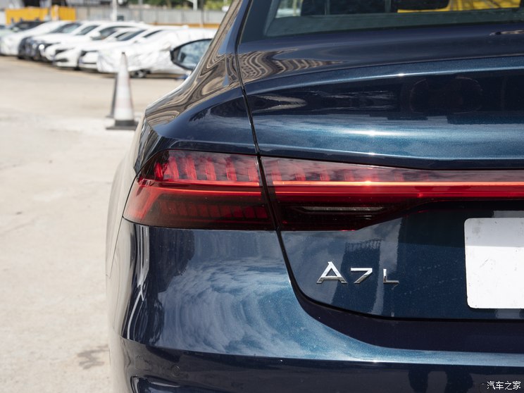 上汽奥迪 奥迪A7L 2024款 45TFSI S-line 筑梦型 流晶套装 上汽奥迪 奥迪A7L 2024款 45TFSI S-line 筑梦型 流晶套装