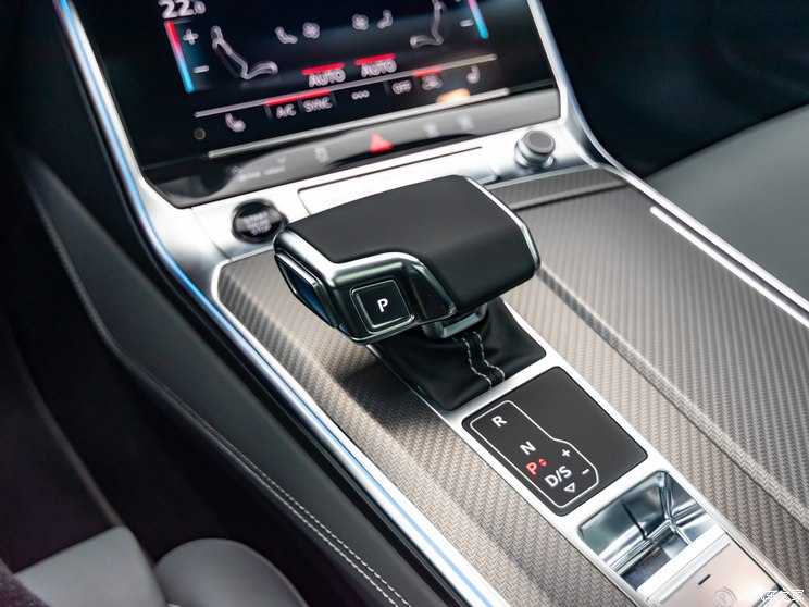 上汽奥迪 奥迪A7L 2024款 55 TFSI quattro RS 套件竞速版 上汽奥迪 奥迪A7L 2024款 55 TFSI quattro RS 套件竞速版