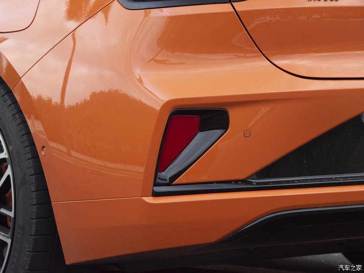 极氪 极氪001 2024款 三元锂 双电机 极氪 极氪001 2024款 三元锂 双电机