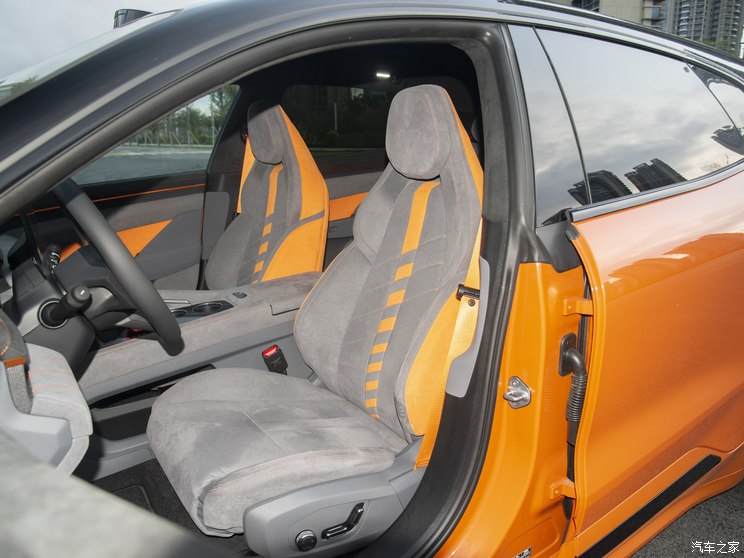 极氪 极氪001 2024款 三元锂 双电机 极氪 极氪001 2024款 三元锂 双电机