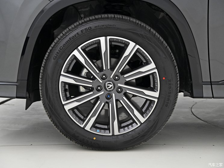 长安汽车 长安CS75 PLUS 2024款 第三代 冠军版 基本型 长安汽车 长安CS75 PLUS 2024款 第三代 冠军版 基本型